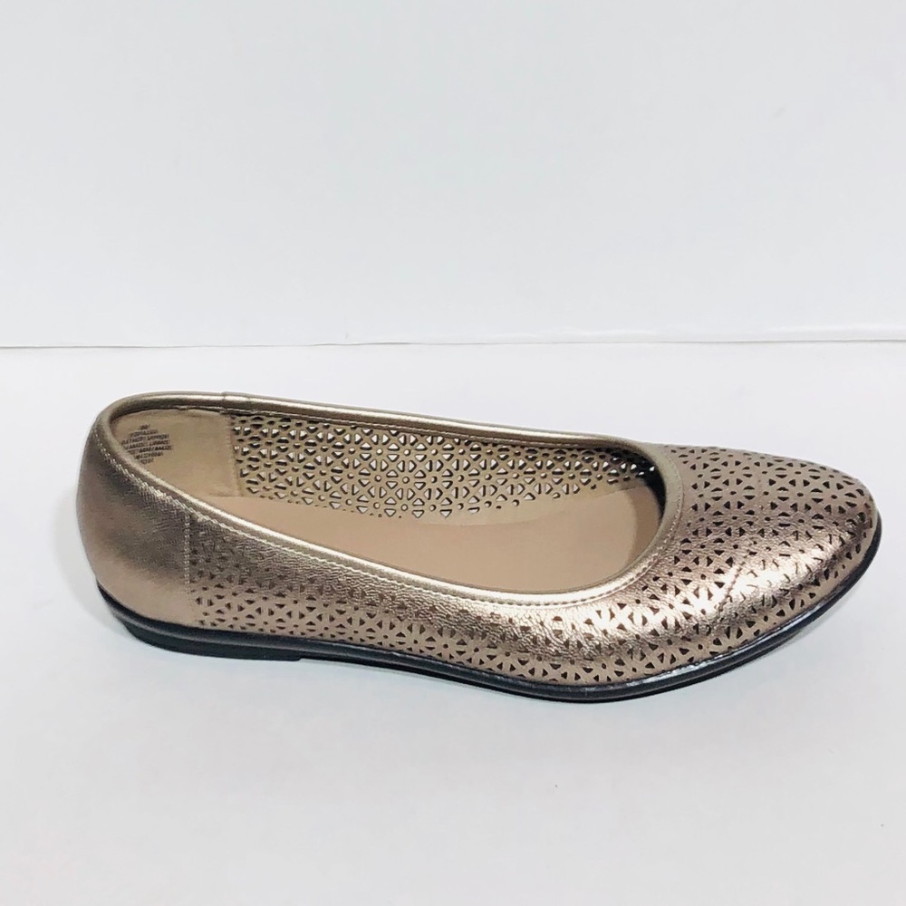 New gold flats